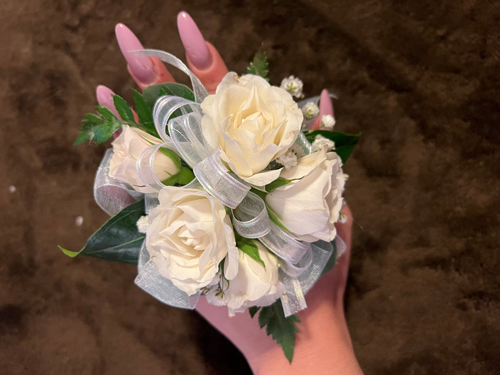 White mini rose Prom set